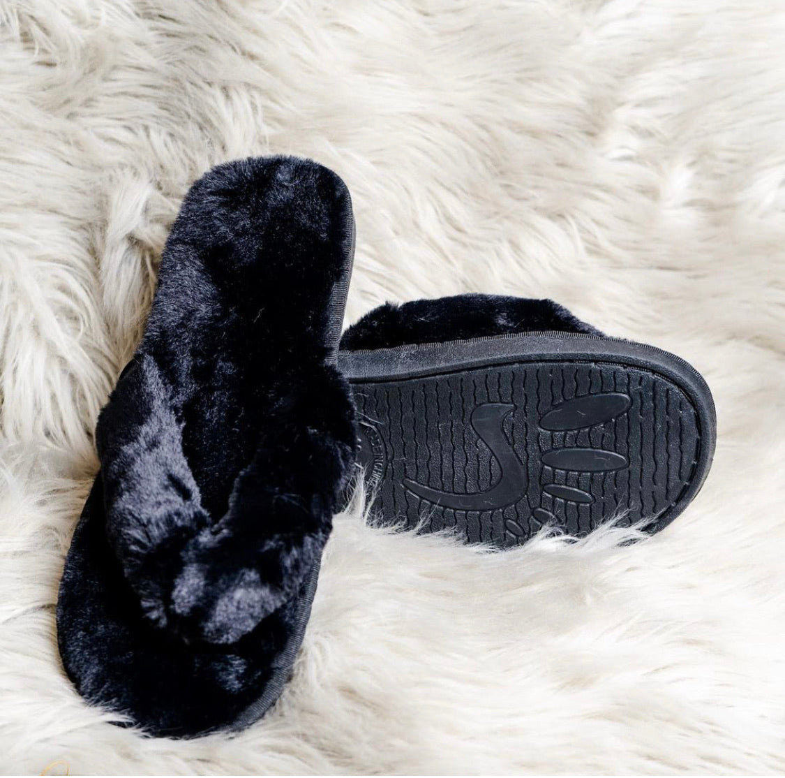 Black Faux Fur Flip Flop Slippers | New Look